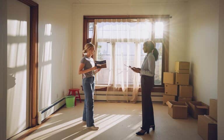 Il tribunale stabilisce che il proprietario non può addebitare all’inquilino la normale usura: respinte le spese di tinteggiatura e pulizia