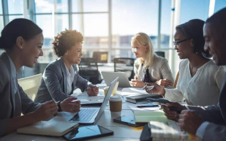 Nuove ricerche in psicologia collegano un’elevata granularità emotiva a una percezione sociale più acuta